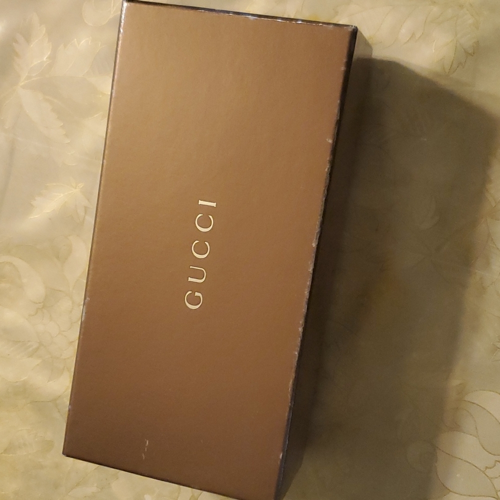 Sunglasses gucci box